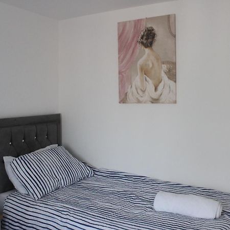 Exquisite&Modern 2 bed Maisonette Harmondsworth Extérieur photo