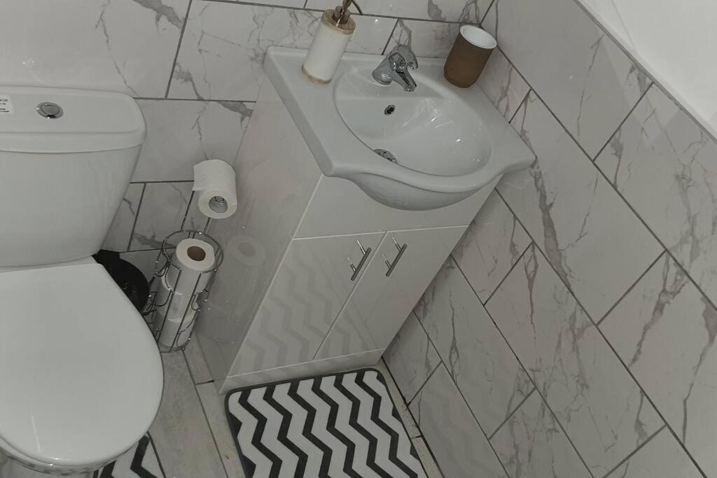 Exquisite&Modern 2 bed Maisonette Harmondsworth Extérieur photo