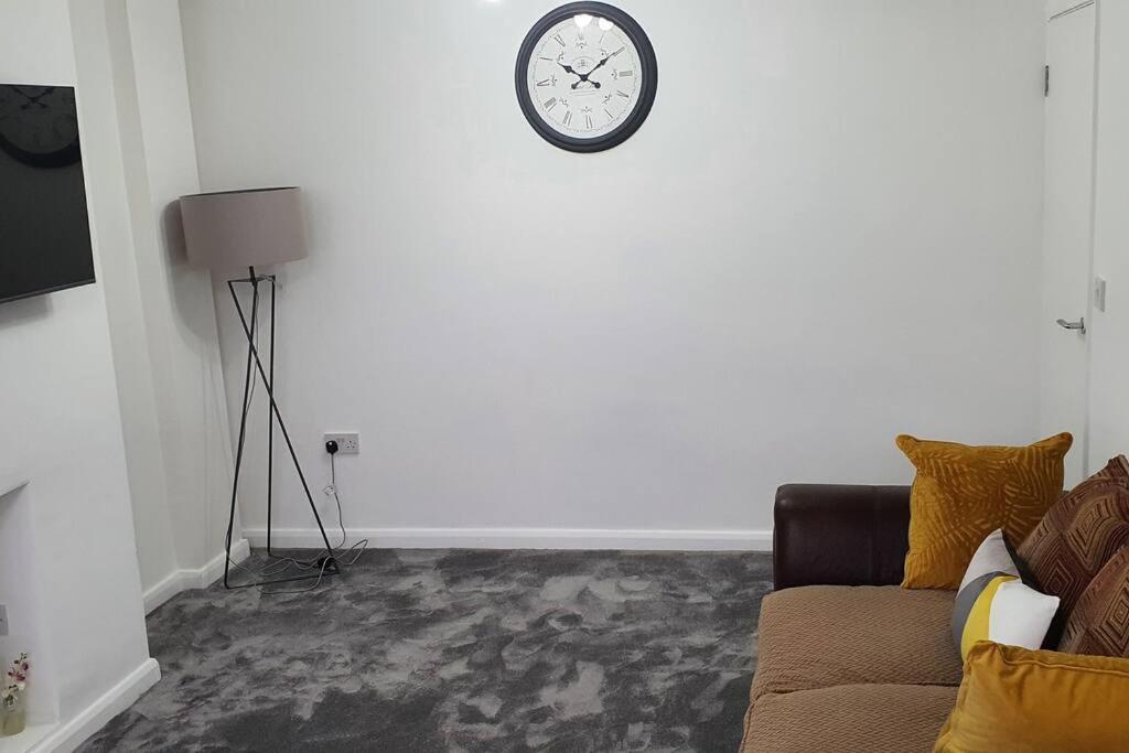 Exquisite&Modern 2 bed Maisonette Harmondsworth Extérieur photo
