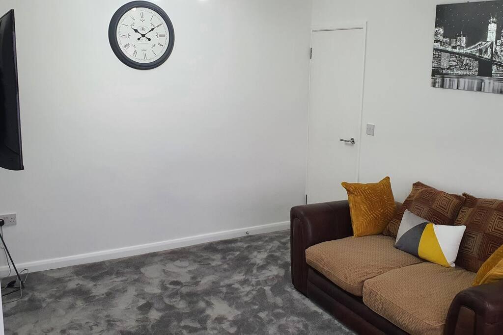 Exquisite&Modern 2 bed Maisonette Harmondsworth Extérieur photo